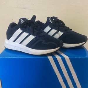 Adidas Swift Run toddler size C9